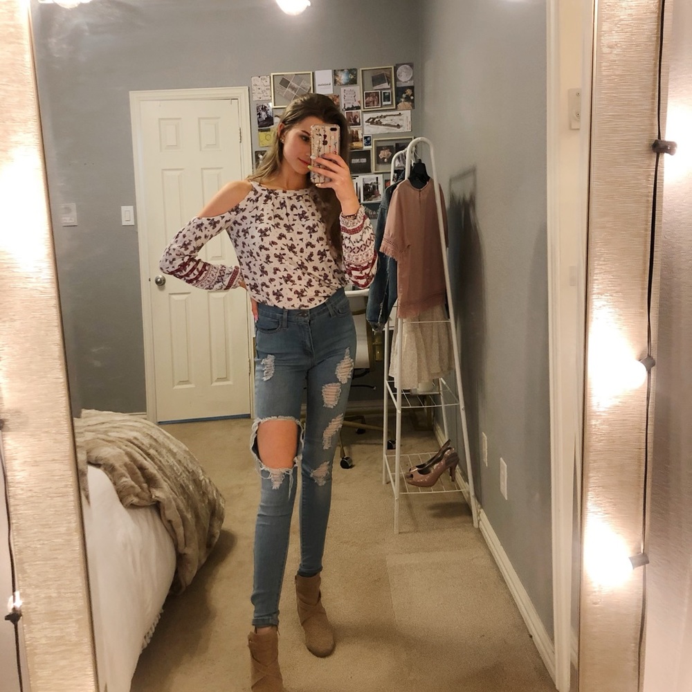 Mossimo floral cold shoulder long sleeve shirt